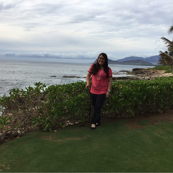 Meet your Posher, Claudia - Picture 1 of 1